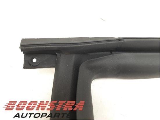 Türgummi links hinten Tesla Model 3 5YJ3 109051100K Bild Türgummi links hinten Tesla Model 3 5YJ3 109051100K