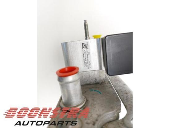 Heizungskühler Tesla Model S 5YJS 103735700E Bild Heizungskühler Tesla Model S 5YJS 103735700E