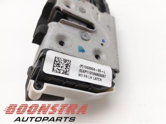 Klappenschlosszug Tesla Model 3 5YJ3 106896400L Bild Klappenschlosszug Tesla Model 3 5YJ3 106896400L