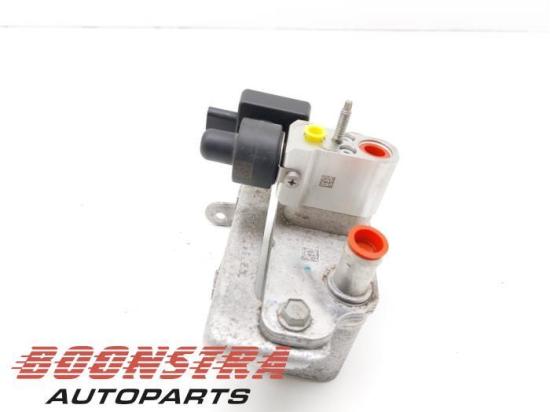 Heizungskühler Tesla Model S 5YJS 103735700E Bild Heizungskühler Tesla Model S 5YJS 103735700E