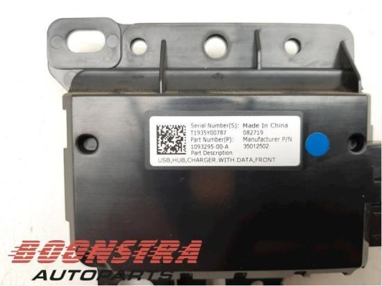 Sonstiges Teil Tesla Model 3 5YJ3 109329500A Bild Sonstiges Teil Tesla Model 3 5YJ3 109329500A