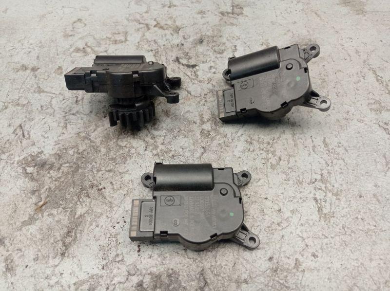 Stellmotor für Heizung Set 3 Stück VW CADDY IV KASTEN 2K,SA) 2.0 TDI 75 KW 1K0907511Q