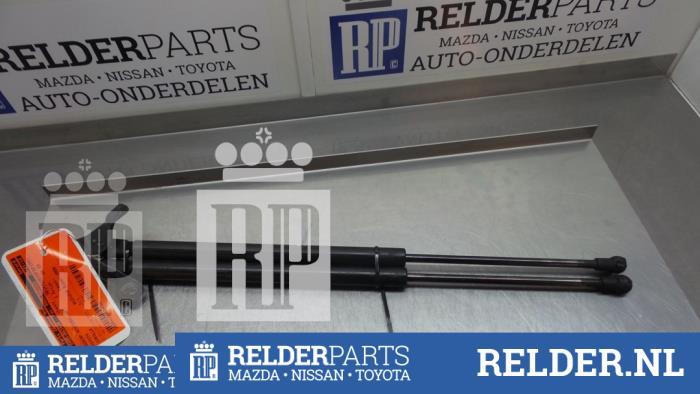 Heckklappendämpfer Toyota Corolla Liftback E12 Bild Heckklappendämpfer Toyota Corolla Liftback E12