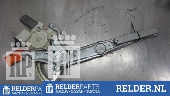 Fensterheber rechts vorne Toyota Corolla Liftback E12 6981002130 Bild Fensterheber rechts vorne Toyota Corolla Liftback E12 6981002130
