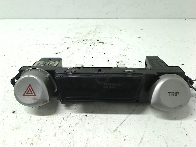 Schalter Verscheidenes 937701j100 Hyundai i20 Schrägheck 1.2i 16V (G4LA) 2012-03 Bild Schalter Verscheidenes 937701j100 Hyundai i20 Schrägheck 1.2i 16V (G4LA) 2012-03