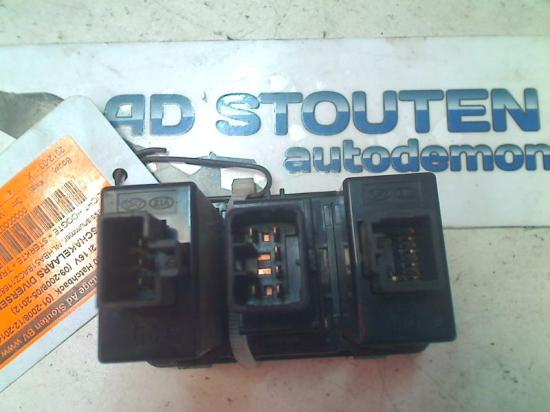 Schalter Verscheidenes 937001J7509P Hyundai i20 Schrägheck 1.2i 16V (G4LA) 2012-03 Bild Schalter Verscheidenes 937001J7509P Hyundai i20 Schrägheck 1.2i 16V (G4LA) 2012-03