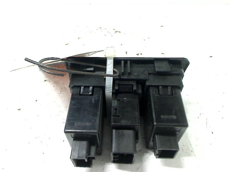 Schalter Verscheidenes 937001J7509P Hyundai i20 Schrägheck 1.2i 16V (G4LA) 2012-03 Bild Schalter Verscheidenes 937001J7509P Hyundai i20 Schrägheck 1.2i 16V (G4LA) 2012-03