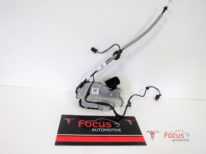 Klappenschlosszug VW Touran II 5T 5TB837015