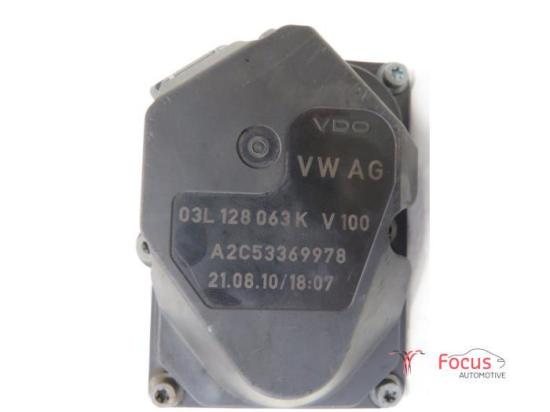 Drosselklappenstutzen Seat Ibiza IV ST 6J 03L128063K Bild Drosselklappenstutzen Seat Ibiza IV ST 6J 03L128063K
