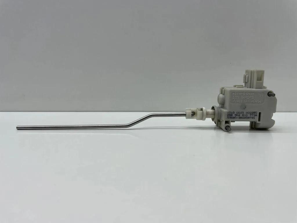 Motor für Tankdeckelverriegelung VW GOLF VII (5G1, BQ1, BE1, BE2) 1.4 TSI 5K6810773A