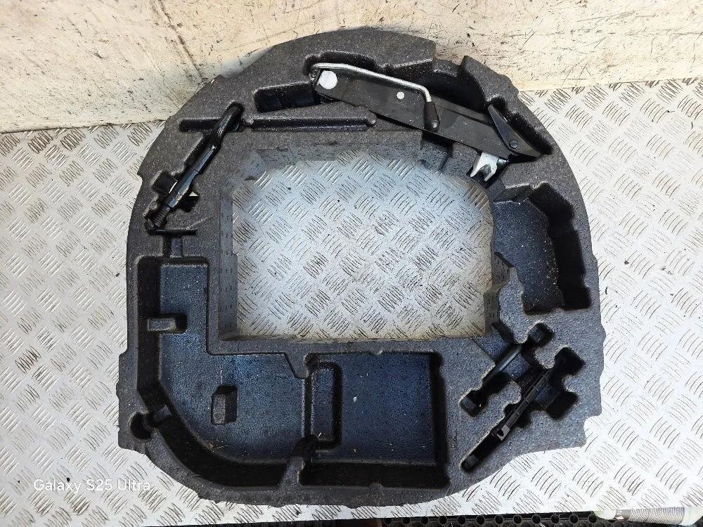 Werkzeugkasten Audi A1 (8X) 8X0012109