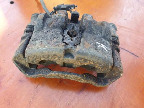 Bremssattel vorne links IVECO DAILY III Furgon/Estate 35 C 12 V, 35 S 12 V (AGKA43A2, AGKB43A2, AGKB46A2,... 42548179 Bild Bremssattel vorne links IVECO DAILY III Furgon/Estate 35 C 12 V, 35 S 12 V (AGKA43A2, AGKB43A2, AGKB46A2,... 42548179