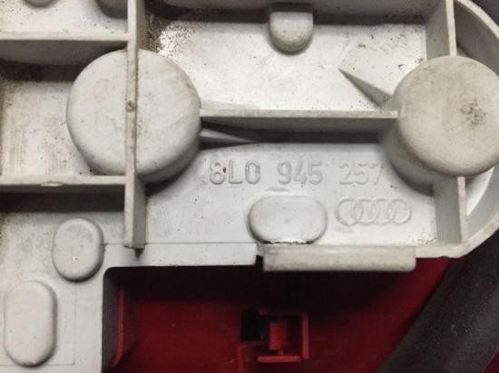 Lampenträger Heckleuchte rechts Audi A3 (8L) 8L0945257 Bild Lampenträger Heckleuchte rechts Audi A3 (8L) 8L0945257