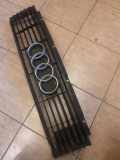 Vorderer oberer Gitter AUDI 100 (44, 44Q, C3) 1.8 447853655