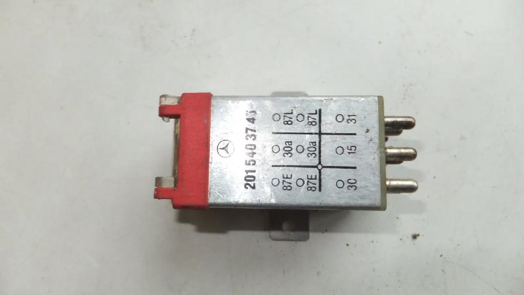 Relais MERCEDES-BENZ E (W124) E 300 D (124.131) 2015403745 5WK1762