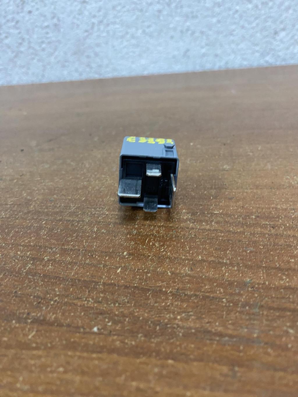 Relais Mercedes-Benz R-Klasse (W251) A0025422619