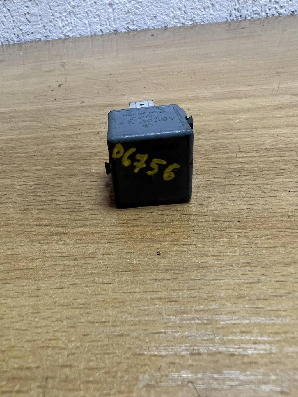 Relais MERCEDES-BENZ E (W211) E 350 4-matic (211.087) #D6756 A0025422619