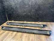 Rechte metallische Seitenschweller