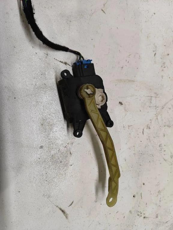 Air Flap Motor VW TOURAN (1T1, 1T2) 2.0 TDI 16V 983384KC