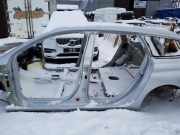 Linke metallische Seitenschwellerabdeckung