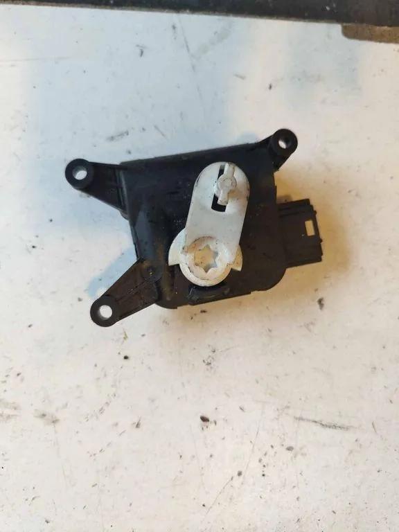 Regelventile für Innenraumheizung SEAT LEON (1P1) 1.9 TDI 983384KF 0132801340