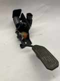 Accelerator Pedal Holder TOYOTA AVENSIS Estate (_T25_) 2.2 D-4D (ADT251_) 8928152011