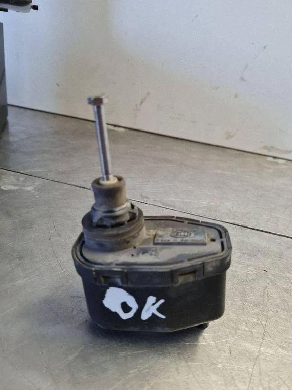 Motor zur Leuchtweitenregulierung VW TRANSPORTER IV Furgon (70XA) 2.8 VR6 165941295