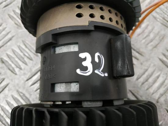 Heizgebläsemotor AUDI A8 D4 (4H_) 3.0 TDI quattro 4H0820021 Bild Heizgebläsemotor AUDI A8 D4 (4H_) 3.0 TDI quattro 4H0820021