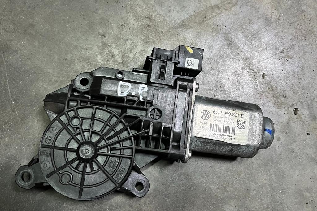 Motor Fensterheber rechts VW Transporter T5 Bus () 6Q2959801E