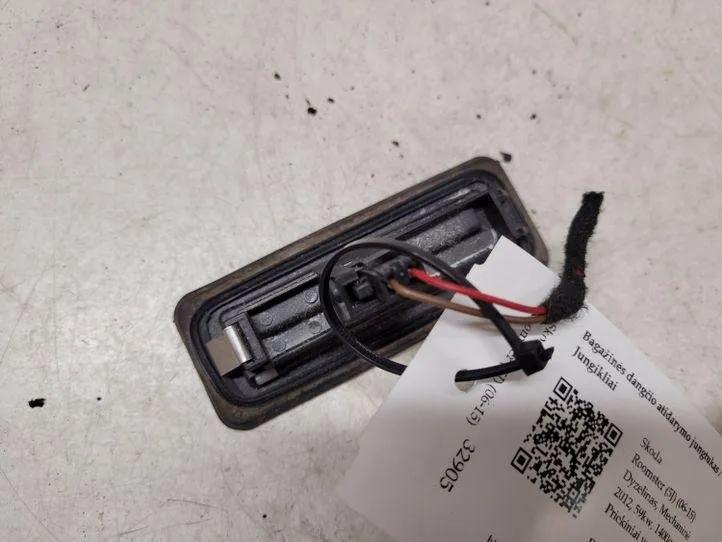 Heckklappenöffnungstaste SKODA ROOMSTER (5J) 1.4 5E0827566