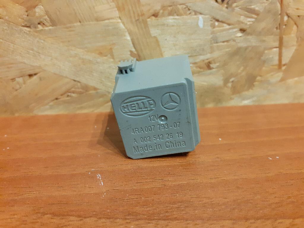 Relais Mercedes-Benz E-Klasse (W211) 1607