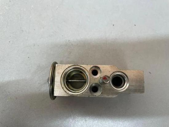 A/C Conditioner Expansion Valve MERCEDES-BENZ M (W164) ML 320 CDI 4-matic (164.122) A1648300084 Bild A/C Conditioner Expansion Valve MERCEDES-BENZ M (W164) ML 320 CDI 4-matic (164.122) A1648300084