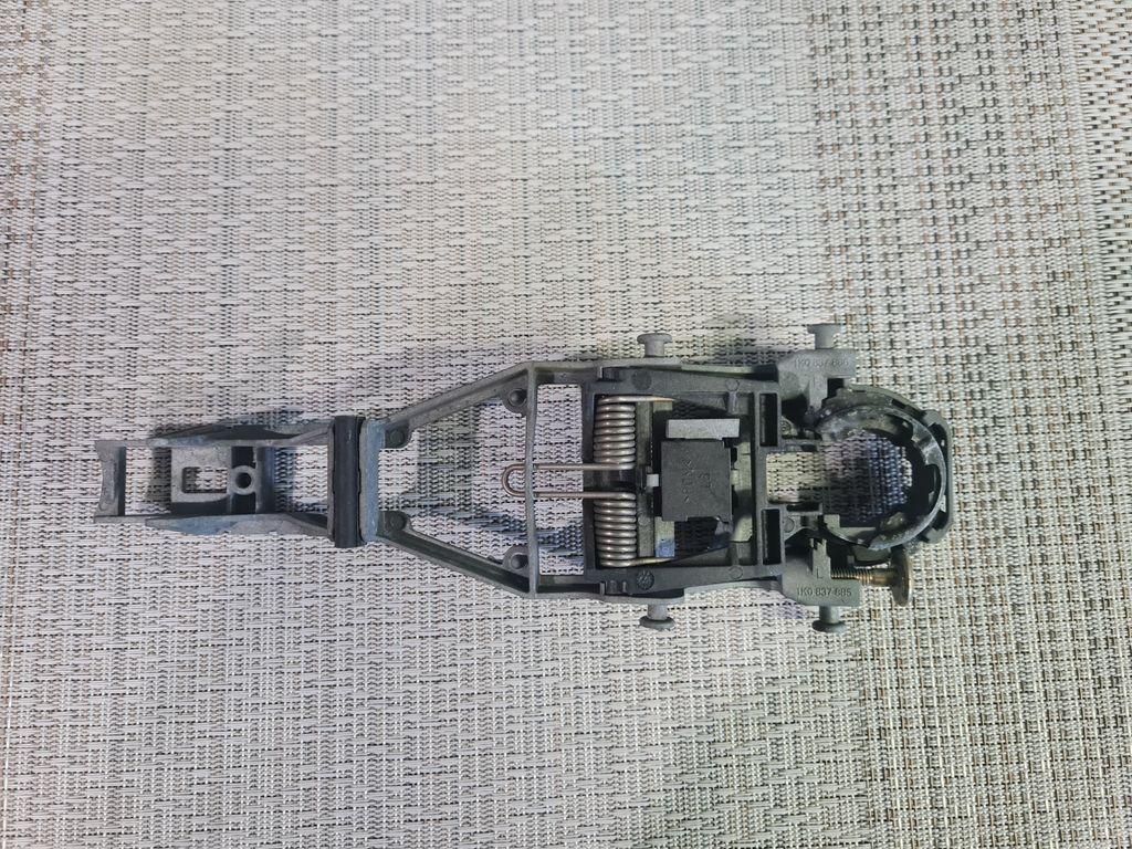 HALTERUNG TÜRGRIFF VORNE VW JETTA III (1K2) 2.0 TDI 16V 1K0837885