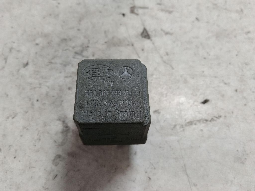 Relais Mercedes-Benz Sprinter 3t Pritsche (903) A0025422619