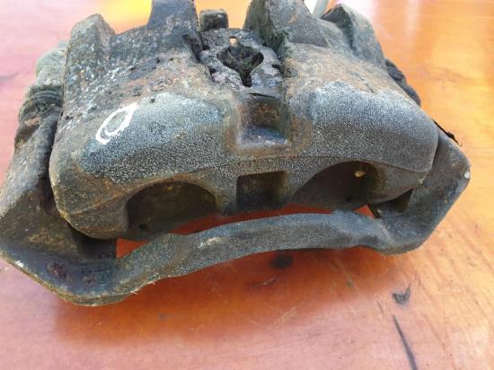 Bremssattel vorne rechts IVECO DAILY III Furgon/Estate 35 C 12 V, 35 S 12 V (AGKA43A2, AGKB43A2, AGKB46A2,... 42548180 Bild Bremssattel vorne rechts IVECO DAILY III Furgon/Estate 35 C 12 V, 35 S 12 V (AGKA43A2, AGKB43A2, AGKB46A2,... 42548180
