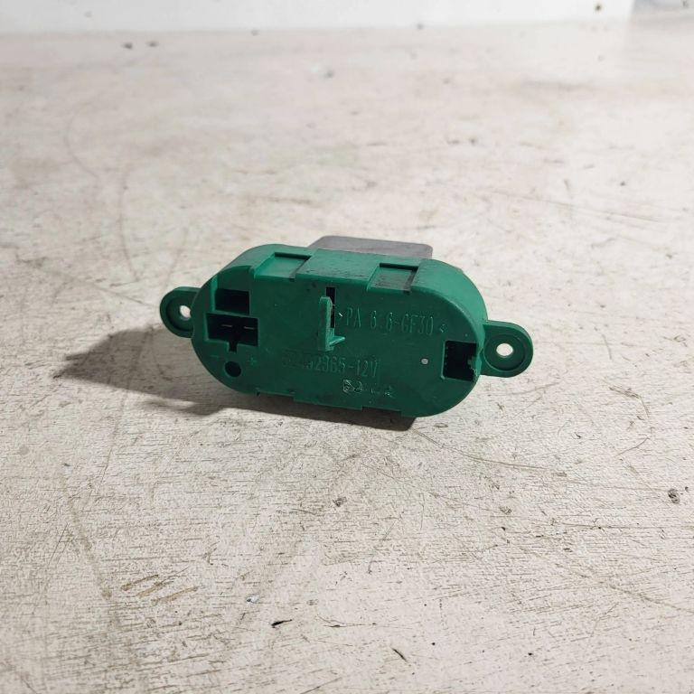 Relais für Lüfter Renault Espace IV (K) 52492365