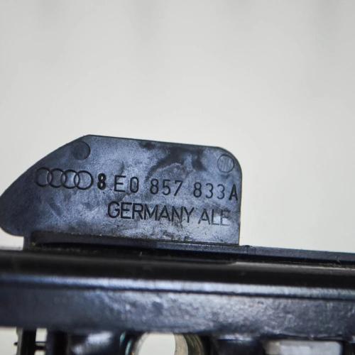 Gurthöhenversteller vorne links SKODA SUPERB II (3T4) 2.0 TDI 8E0857833A Bild Gurthöhenversteller vorne links SKODA SUPERB II (3T4) 2.0 TDI 8E0857833A
