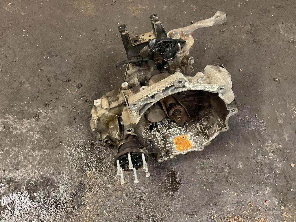 Schaltgetriebe Skoda Rapid (NH) 02T301103