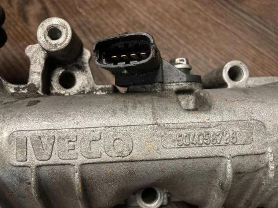 Ansaugbrücke IVECO DAILY III Furgon/Estate 35 C 12 V, 35 S 12 V (AGKA43A2, AGKB43A2, AGKB46A2,... 504058786, 0281002514 Bild Ansaugbrücke IVECO DAILY III Furgon/Estate 35 C 12 V, 35 S 12 V (AGKA43A2, AGKB43A2, AGKB46A2,... 504058786, 0281002514