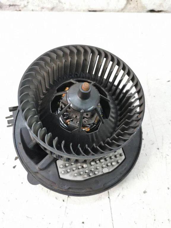 Heizgebläsemotor VOLKSWAGEN GOLF VII (5G1, BQ1, BE1, BE2) 2.0 TDI 5Q1819021F