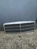 Kühlergrill oben Mercedes-Benz E-Klasse (W210) 2108880023