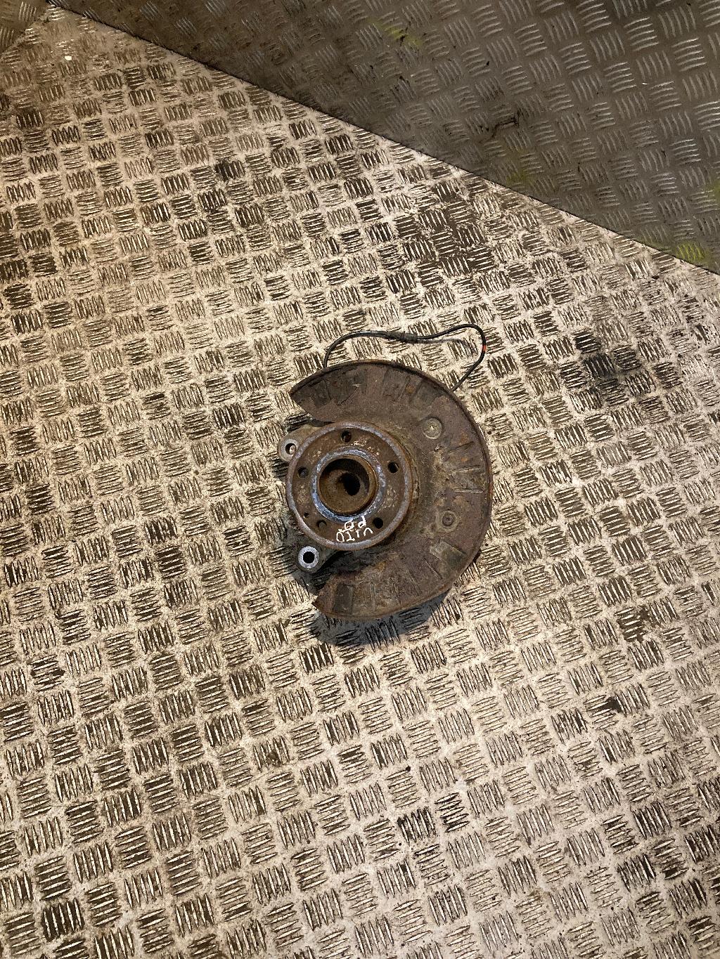 Achsschenkel (ABS) rechts vorne Mercedes-Benz Vito/Mixto Kasten (W639) 6393300732