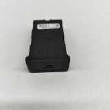 USB MERCEDES-BENZ A (V177, Z177) A 180 (177.084) A2478208602