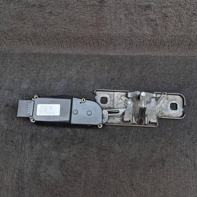 Heckklappenabzieher AUDI Q7 (4L) 3.0 TDI quattro 4F9827383E