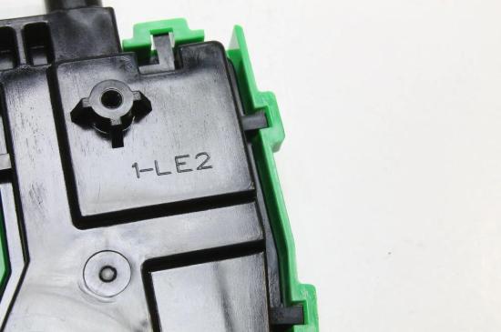 Schalter zum Öffnen des Kraftstofftanks HYUNDAI TUCSON (TL, TLE) 1.6 GDi Bild Schalter zum Öffnen des Kraftstofftanks HYUNDAI TUCSON (TL, TLE) 1.6 GDi