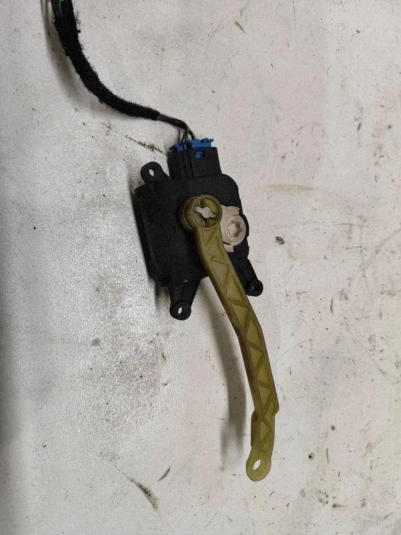 Air Flap Motor VW TOURAN (1T1, 1T2) 2.0 TDI 16V 983384KC