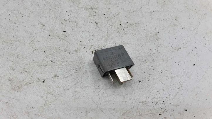 Relais MERCEDES-BENZ M (W164) ML 320 CDI 4-matic (164.122) A0025422619