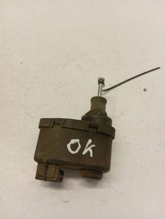 Motor zur Leuchtweitenregulierung VW TRANSPORTER IV Furgon (70XA) 1.9 TD 165941295