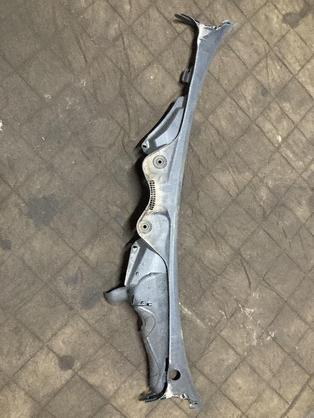 Grill Windlauf Mercedes-Benz E-Klasse (W211) A2118300013