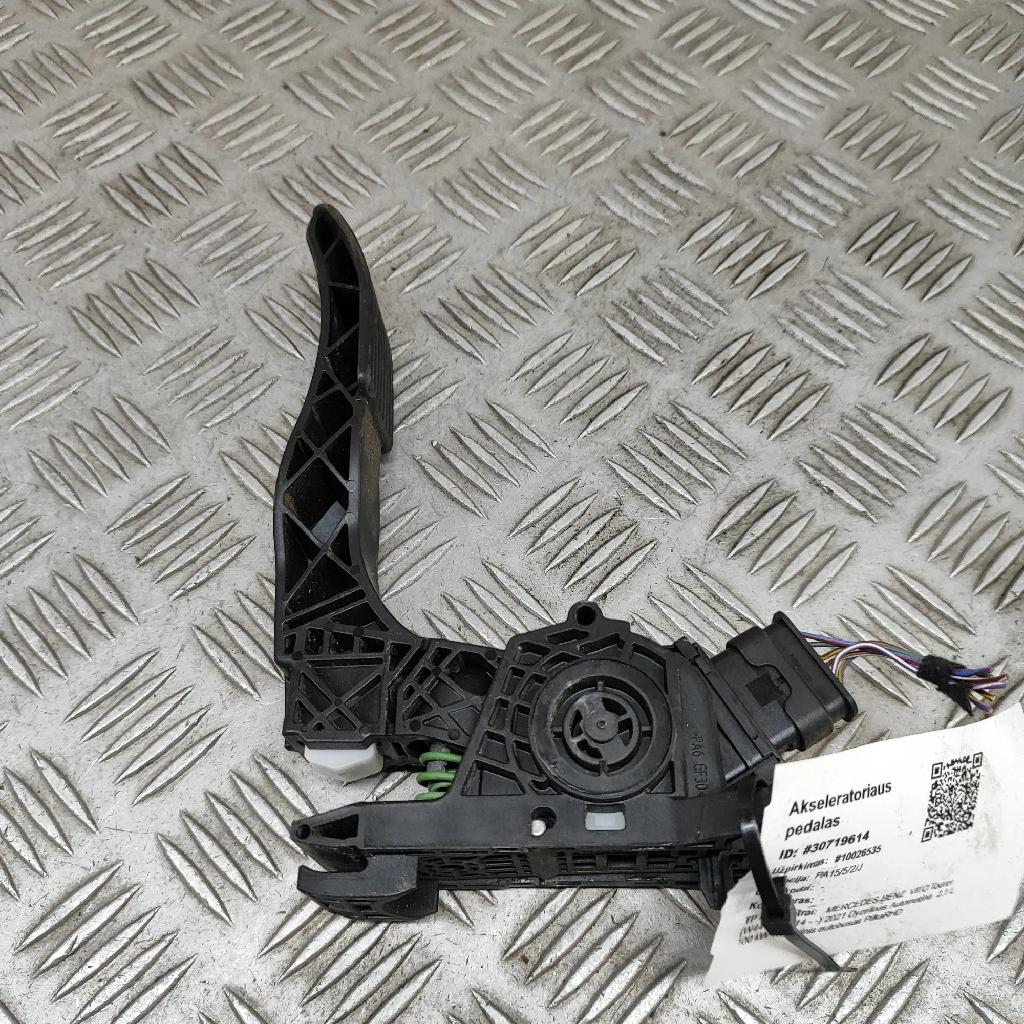 Gaspedal MERCEDES-BENZ VITO Tourer (W447) 114 CDI / 114 BlueTEC 4x4 (447.701, 447.703, 447.705) A9073010200